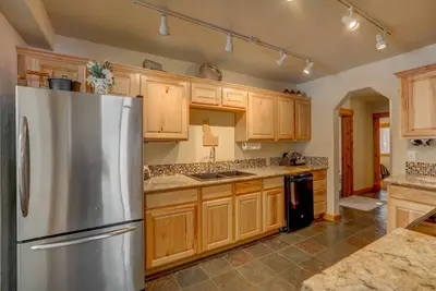 Image de 1 Particular Pine - Downtown - Fire pit - Hot tub - Game room / Foosball - 4 bd - 4 ba