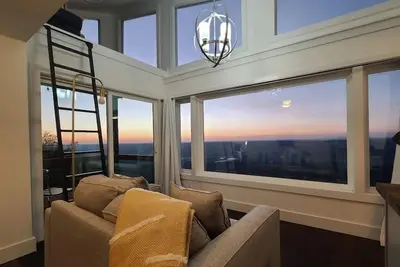 Image de The Hangar at On The Rocks Container Mountain Home