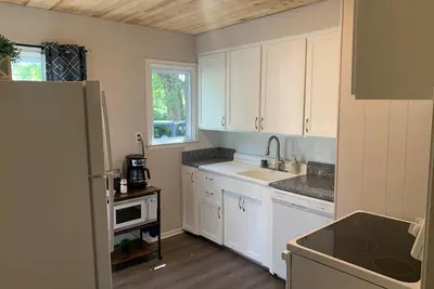 Image de Charming bungalow centrally located in the heart of Manhattan, Kansas.