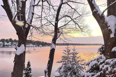 Image de Peaceful and Family-Friendly Downtown Lake House with Private Docks