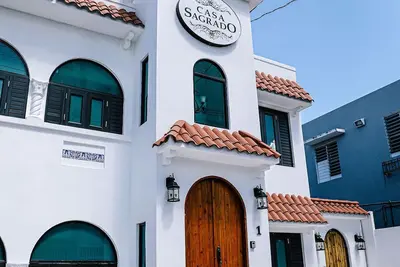 Image de Cs8- Impressive Original Colonial Architecture w/King Bed & Parking