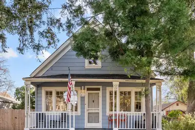 Image de Down Town Napa Hot Tub Retreat - 3 Bed l 2 bath Center Location around Wineries