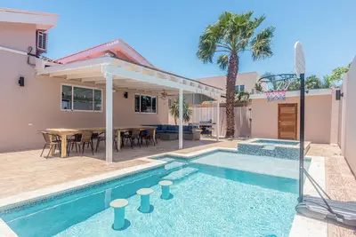 Image de Dream Getaway in Palm Beach - pool, walk to beach, nightlife & restaurants.