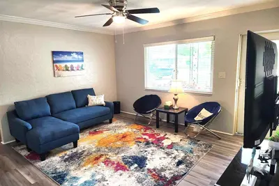 Image de Cozy 2br pet friendly oasis w/ king bed close to Ami & Img