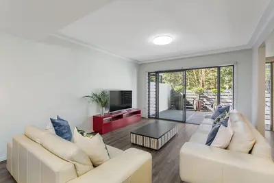 Image de Dee Why - Dy008 - Clyde Rd - Renovated 3br Townhouse with Courtyards Double Garage Near Dee Why Beach