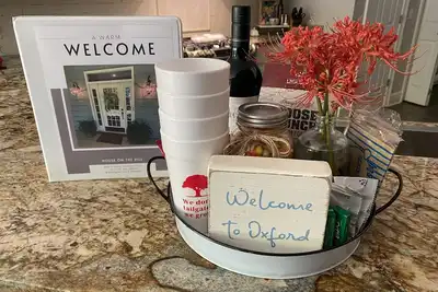 Image de Lush privacy with a pool & close to everything!