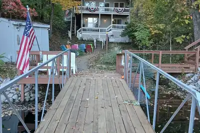 Image de Secluded Lakefront Chalet. Private dock, fish cleaning station & kayaks