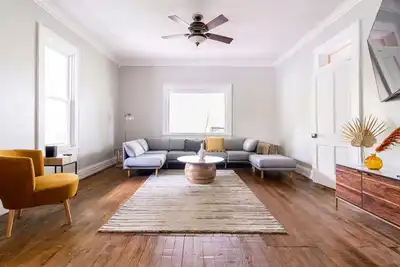 Image de Stylish Hilltop Home with Ample Room to Gather, Close to Hiking, Winery & Pool