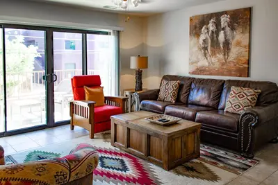 Image de Spacious apartment with a Southwestern style in a great West Sedona location.