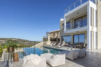 Image de Sanders View - Villa haut de gamme de 3 chambres avec piscine à débordement