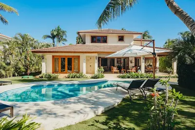 Image de Beach villa w/ breakfast service, pool & golf cart