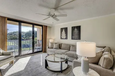 Image de 4101 Island Club: Steps from the beach on Hilton Head Island, with a hot tub, pool, and more!