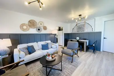 Image de Downtown Getaway- Walk to Breweries, Restaurants, and Shopping!