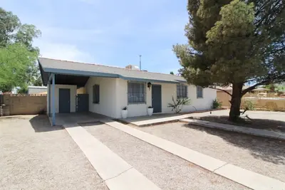 Image de Fenced with Private Park / Central / 3 Br 2 Ba