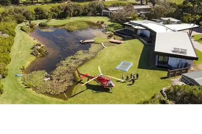 Image de Lakehouse Estate is on 3 acres with private lake