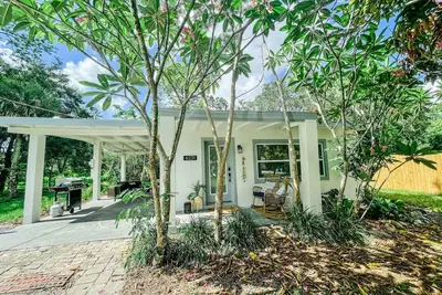 Image de Curly’s Cottage a vintage coastal retreat