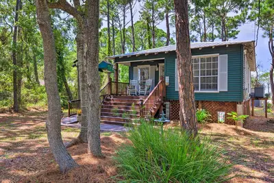 Image de Charming Dauphin Island Home ~ 1 Mi to Beach!
