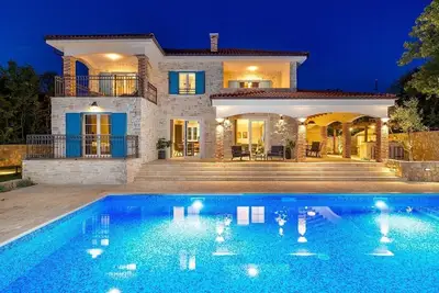 Image de Luxurious villa with pool and beautiful garden - Traveler Reiseburo Krk - Id 2382