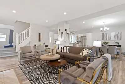 Image de Mapleton: Work Friendly, Foosball Table, Mins to Downtown