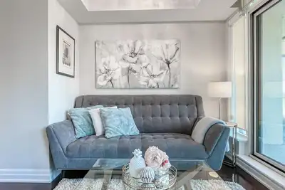 Image de Luxury Yorkville Condo (2 Bedroom)