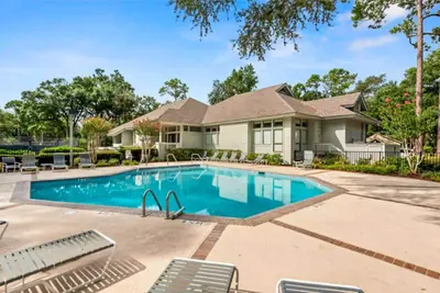 Image de Sunset Rentals | Centre Court 7814