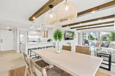 Image de Spacious 2 Bedroom 2 Bathroom City View Condo at the Ilikai Hotel