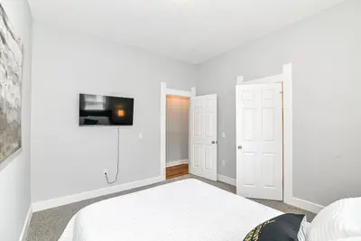 Image de Cozy 3 Bd/ 1ba w/ free parking on premises 1730