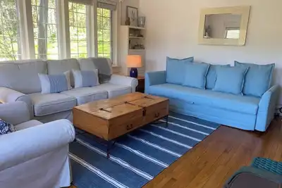 Image de Historic District, Charming Cottage, Sleeps 10