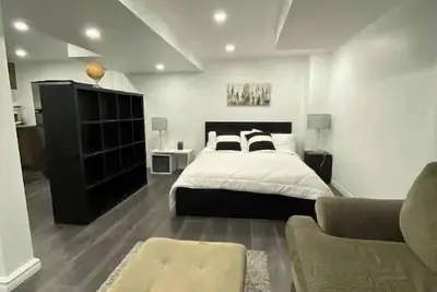 Image de Adorable Quiet & Spacous Private Open Concept Suite