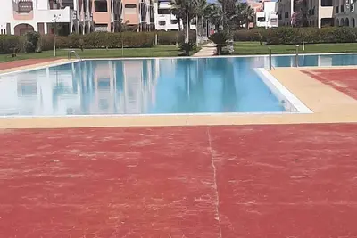Image de Plage et montagne, une marina, activités aquatiques, golf, commerces/restaurants