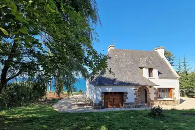 Image de Maison bretonne avec vue sur la mer, Plougasnou