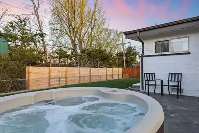 Image de Sauna- Hot Tub- Garage Game Room- Outdoor Dining