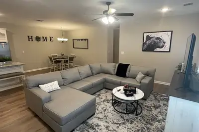 Image de New Home Minutes Away From Downtown Br, Lsu, & Southern University