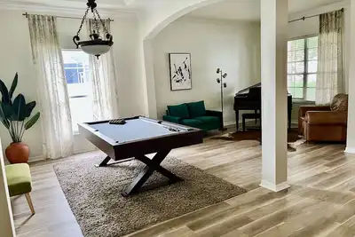 Image de Spacious 5br Private Home • Private Pool & Salt Water Spa • Minutes from Beaches