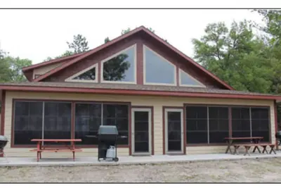 Image de Family Sized Lakeside Cabin on Lake Edward