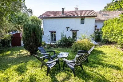 Image de Gîte situé entre mer et montagne.