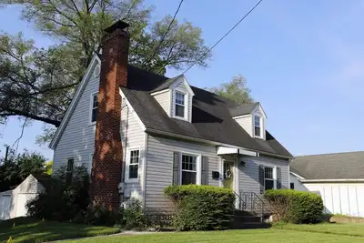 Image de Cute Cape Cod House Close to Everything in Rockford!