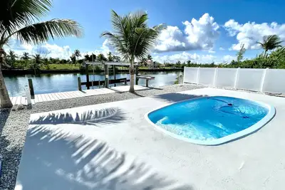 Image de Tropical paradise with private pool, canal front and dock for up to 53’ boats
