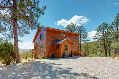 Image de Enchanting mountainside home with fireplace, skiing, lake view, & washer/dryer