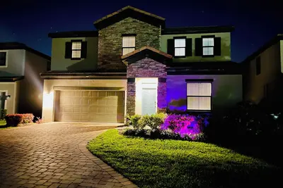 Image de Amazing Lakeview 4 Br Vacation Home with Heated Pool! Near All Parks.