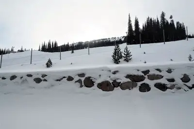 Image de 223/224 Apex Inn. Ski in/out Apex Resort. Sleeps 8 with kitchen and 2 bathrooms.