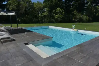 Image de Maison de 300m2 piscine, salle de sport et salle de cinéma aux portes du Lubéron