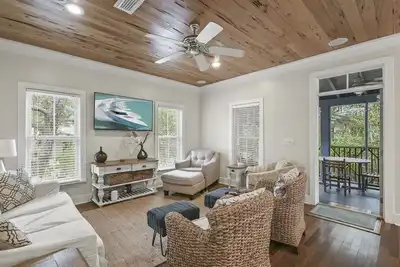 Image de 3 Br Family Home on 30a, Walking Distance to the Beach and Pool!