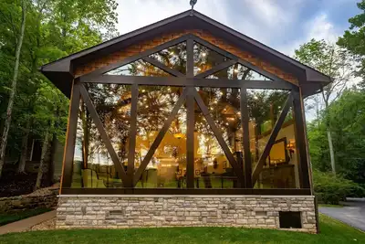 Image de This Gives a “Cabin” a Whole New Meaning!
