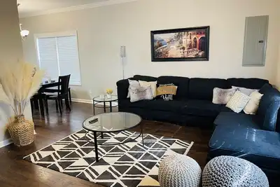 Image de Stylish & Cozy 3bed Retreat with modern amenities!