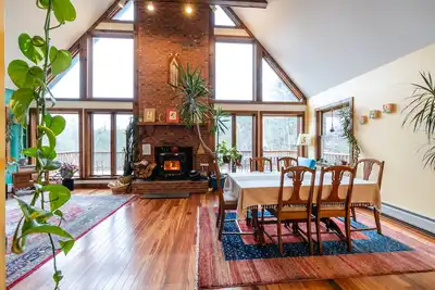 Image de Sunny Chalet Nestled in the Woods of Ashfield