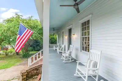 Image de 1880's Cozy Cottage, close to Historical Downtown. Sleeps up to 6\n3B3B-pets Ok