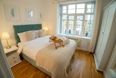 Image de Vibrant City Centre - King Bed, Entire Apartment