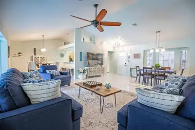 \"Casa Al Mare\" 3br/2ba w/Pool 7 min from Beach!