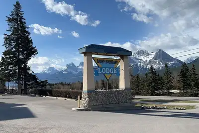 Image de Mountain View 2br /Hot tub/Banff Gate